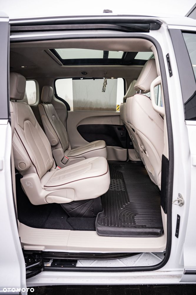 Chrysler Pacifica - 26