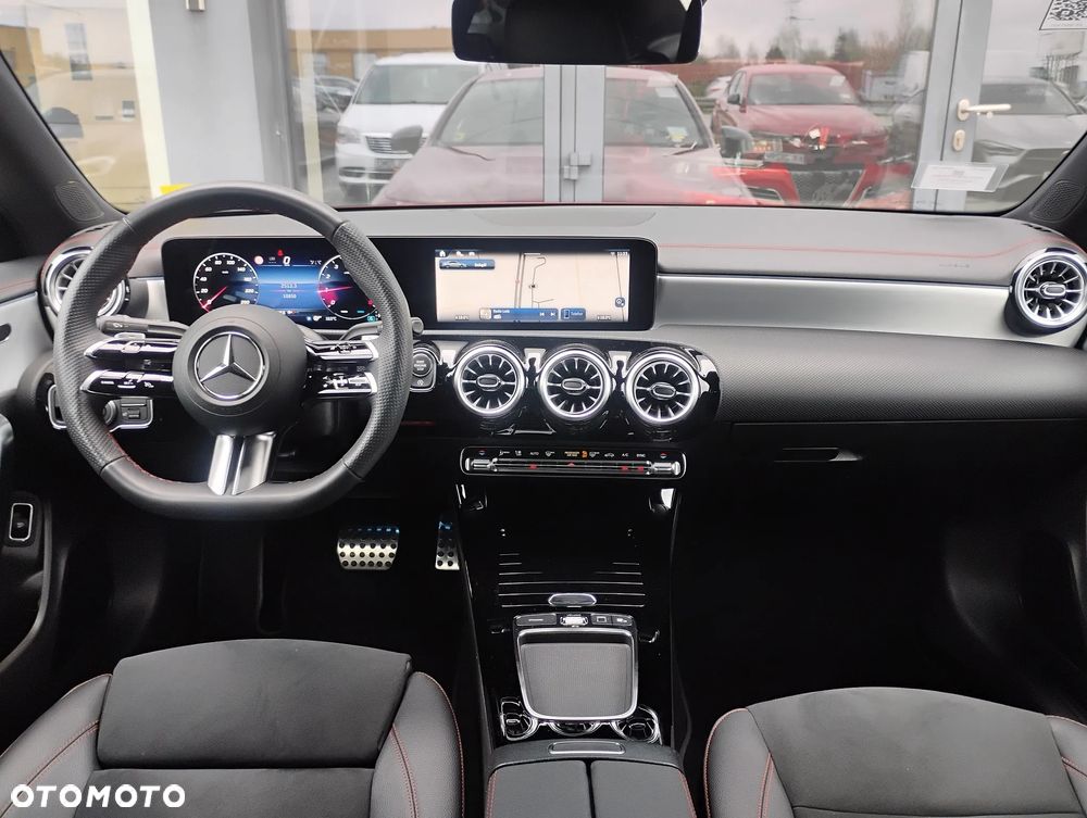 Mercedes-Benz CLA 200 AMG Line 7G-DCT - 17