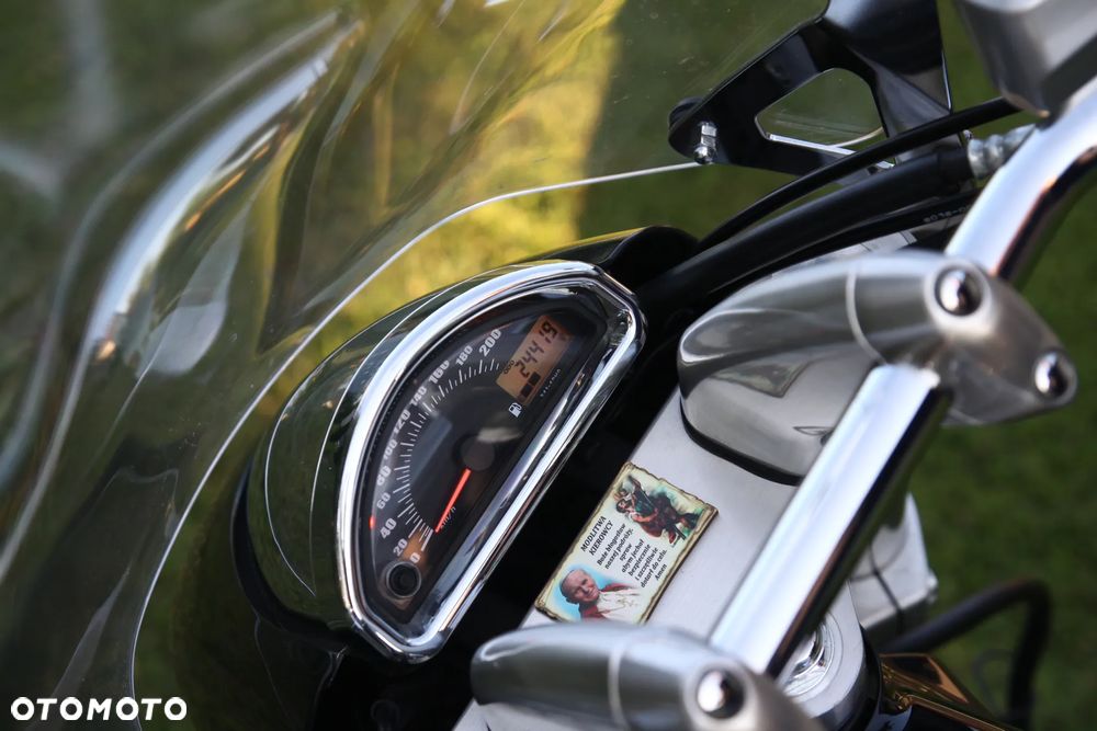 Suzuki Intruder - 10