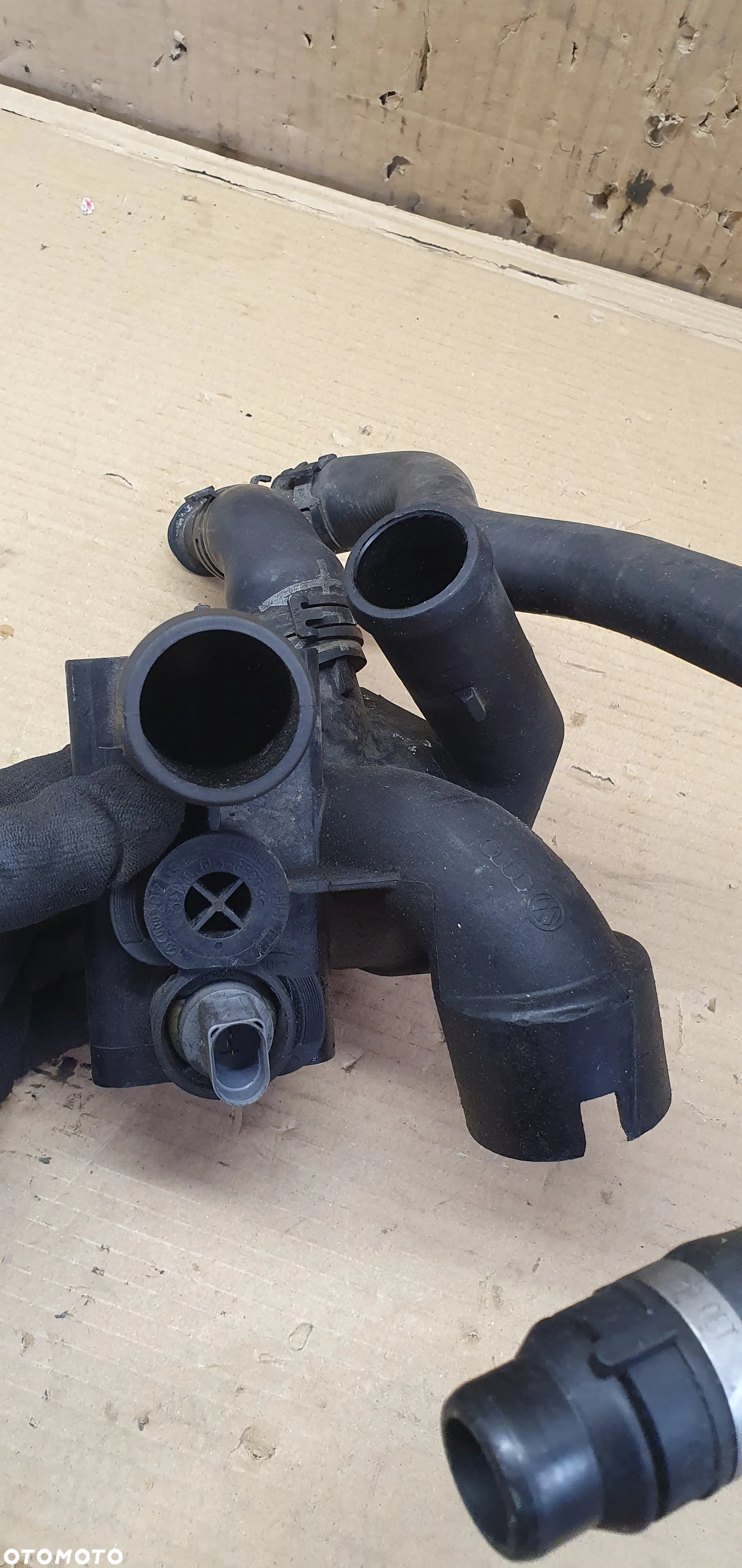 Obudowa termostatu termostat węże VW Phaeton 022121121E - 3