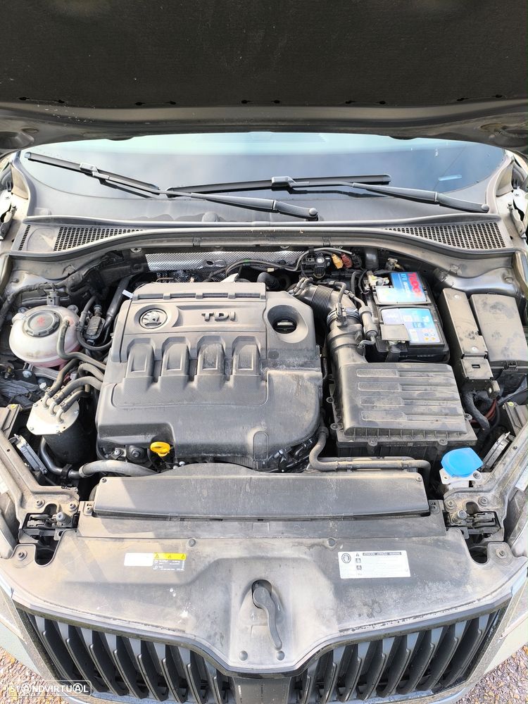 Skoda Superb 2.0 TDI Sportline - 22