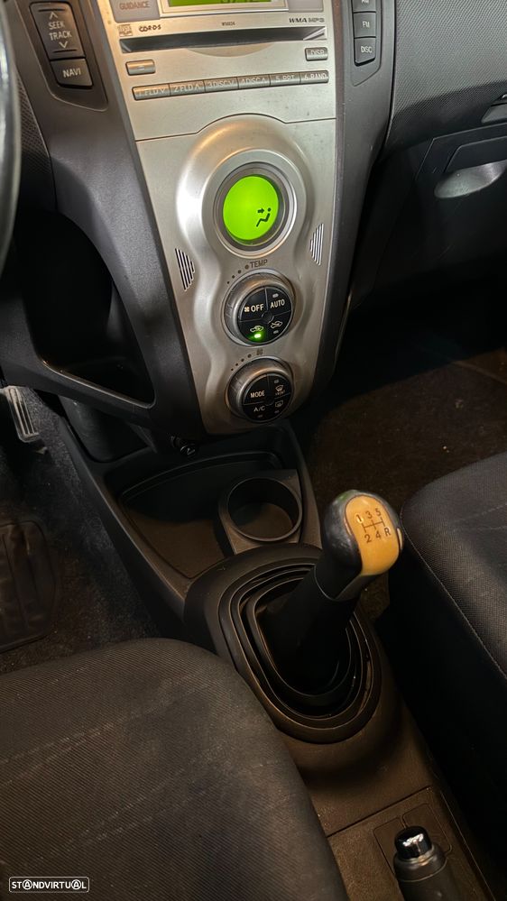 Toyota Yaris 1.0 VVT-i Sol AC+VSC - 17