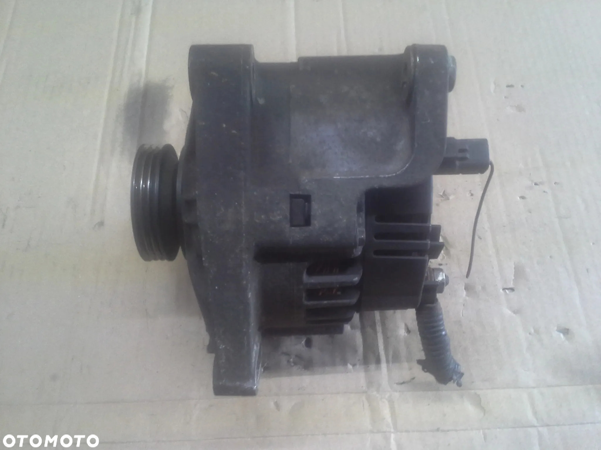 Renault Clio Kangoo Thalia 1.2 16V alternator Valeo 95A  7700437090  SG9B035  25424220 - 7