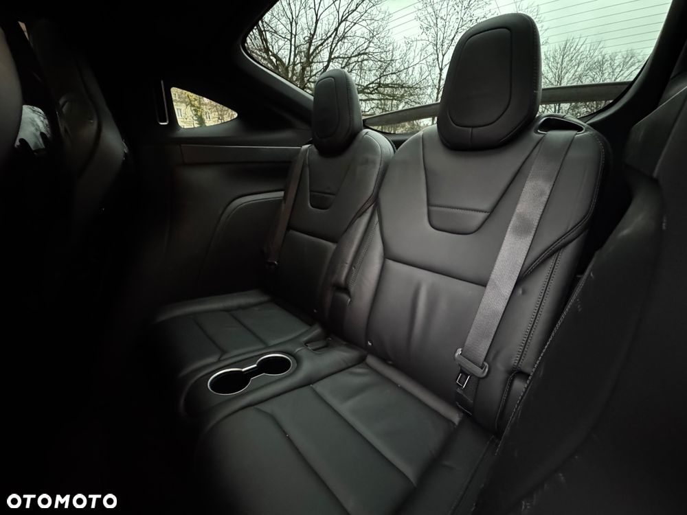 Tesla Model X - 10