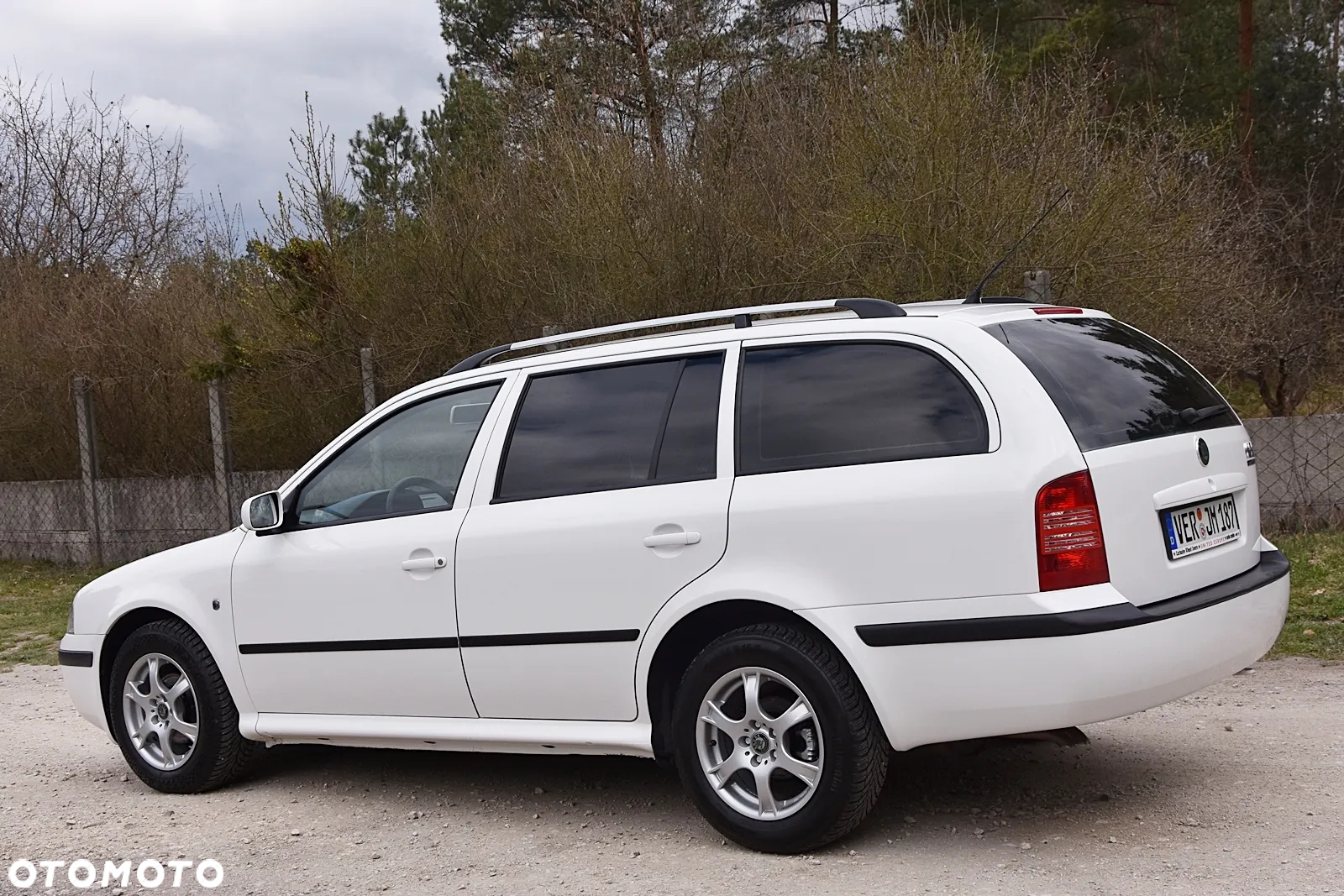 Skoda Octavia 1.6 Combi Ambiente - 12