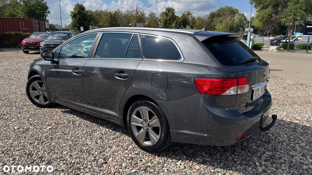 Toyota Avensis 1.8 Premium EU5 - 9