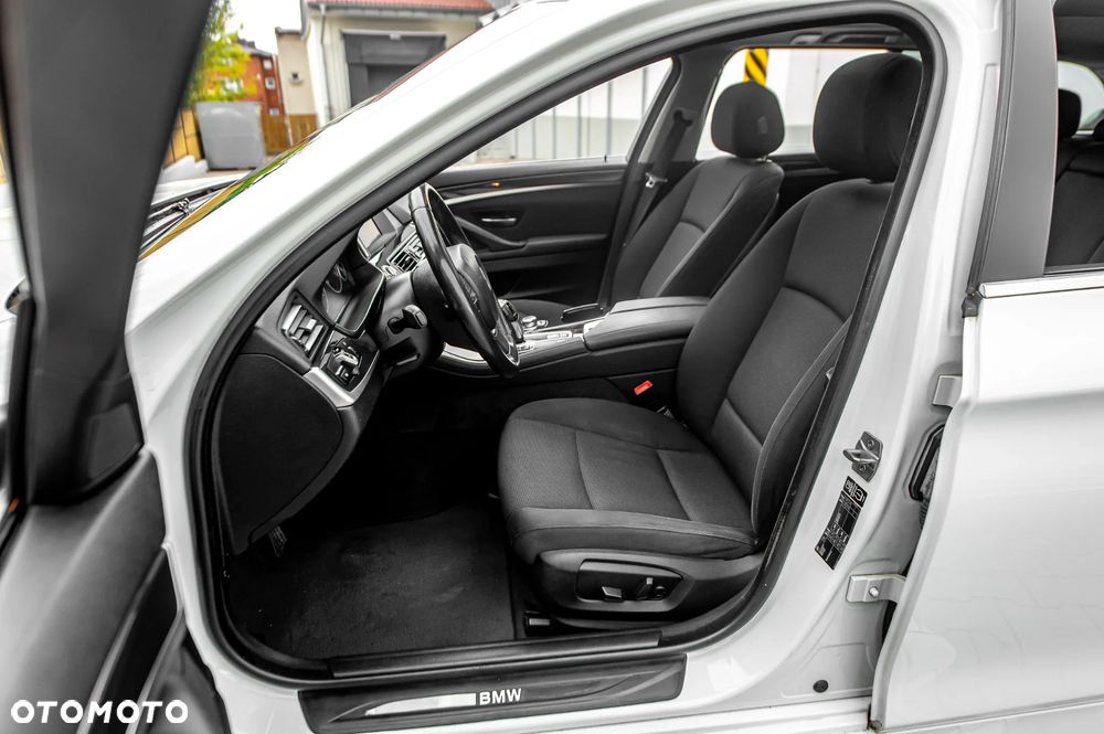 BMW Seria 5 525d Luxury Line - 24
