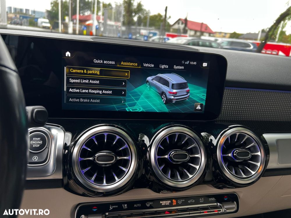 Mercedes-Benz GLB - 30