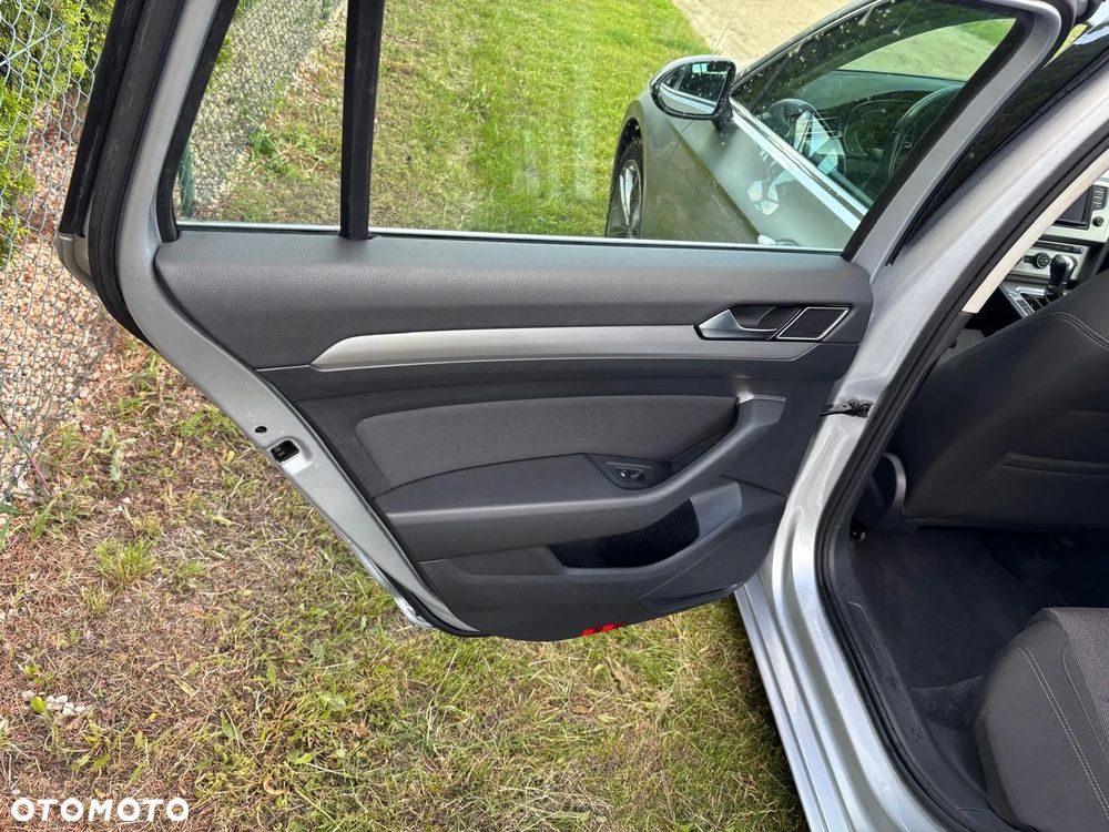 Volkswagen Passat 2.0 TDI SCR Comfortline DSG - 12