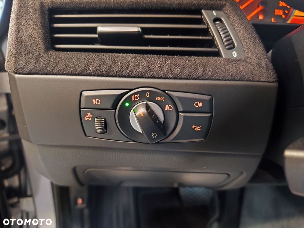 BMW Seria 5 525i Edition Exclusive - 16