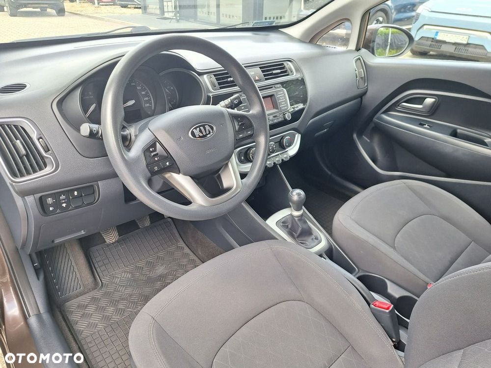 Kia Rio 1.2 M - 10