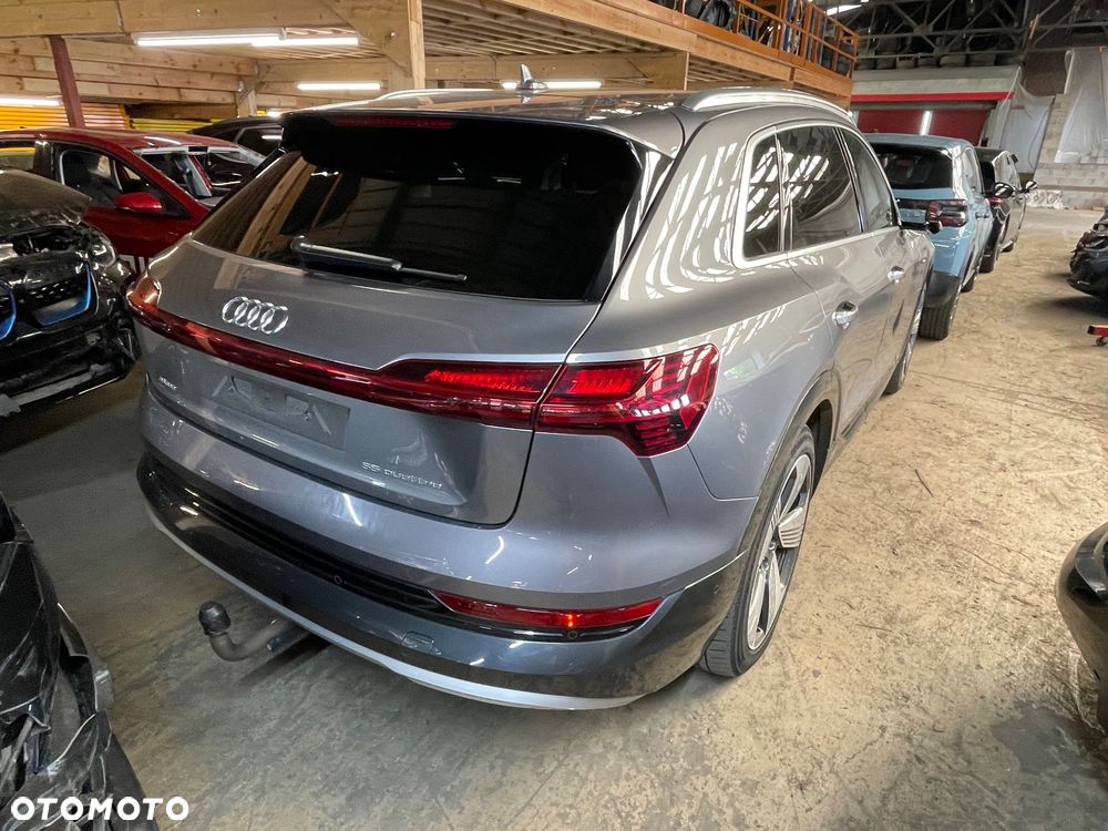 Audi Q6 e-tron - 5