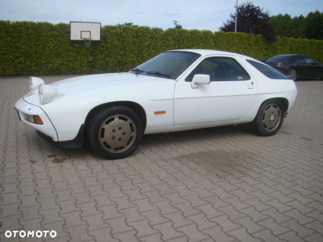 Porsche 928 - 2
