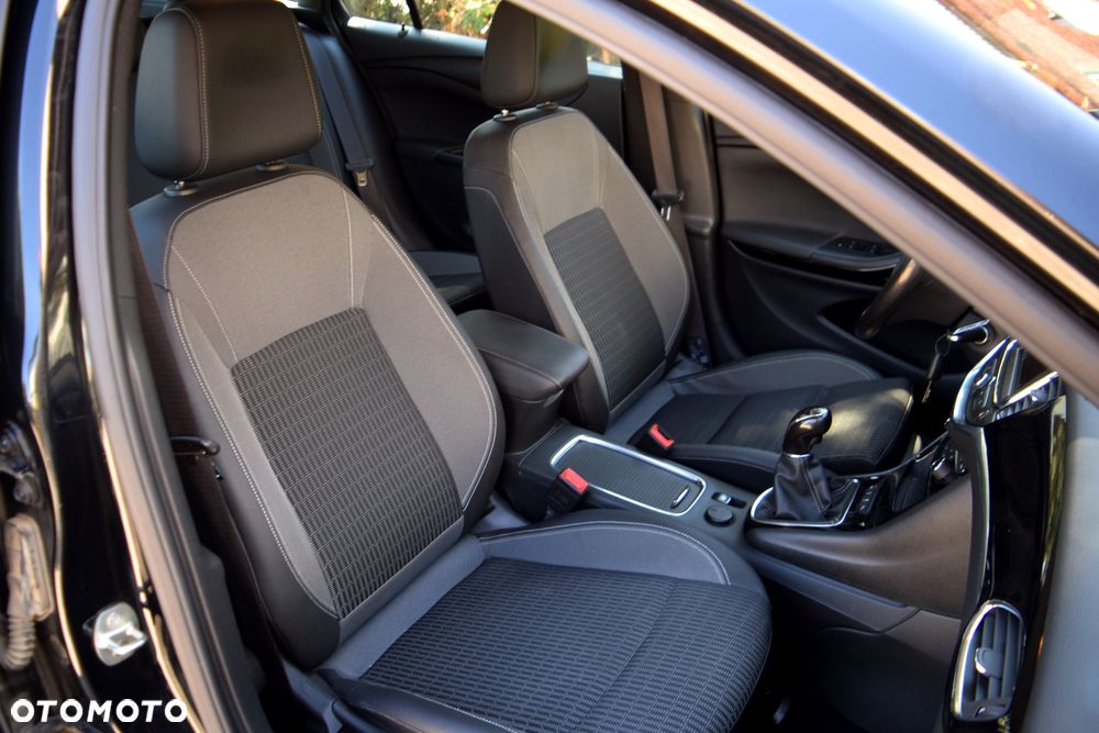 Opel Astra 1.2 T Elegance S&S - 21