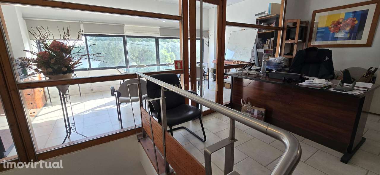 Espaçoso Armazém para Venda no Casal do Marco, em muito bom estado - Grande imagem: 5/11