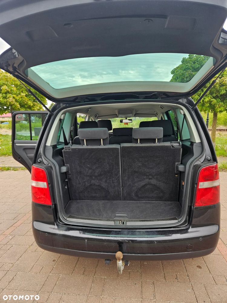 Volkswagen Touran 2.0 TDI Highline DSG - 13