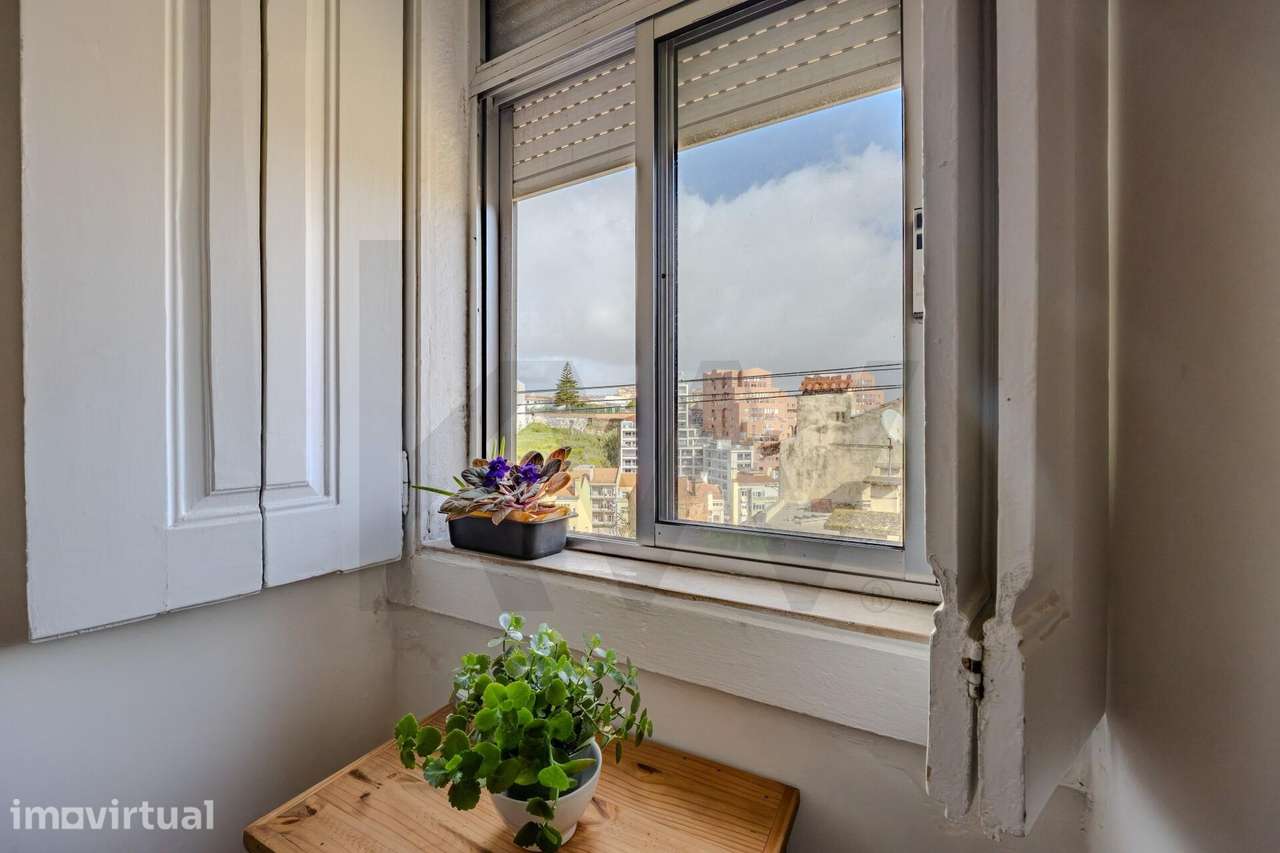 Luminoso T2+1 renovado com Closet e Vista Desafogada – São Vicente - Grande imagem: 2/23