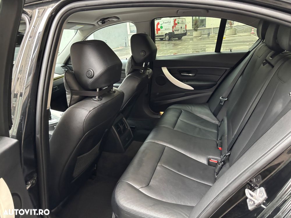 BMW Seria 3 320d xDrive Aut. Luxury Line - 14