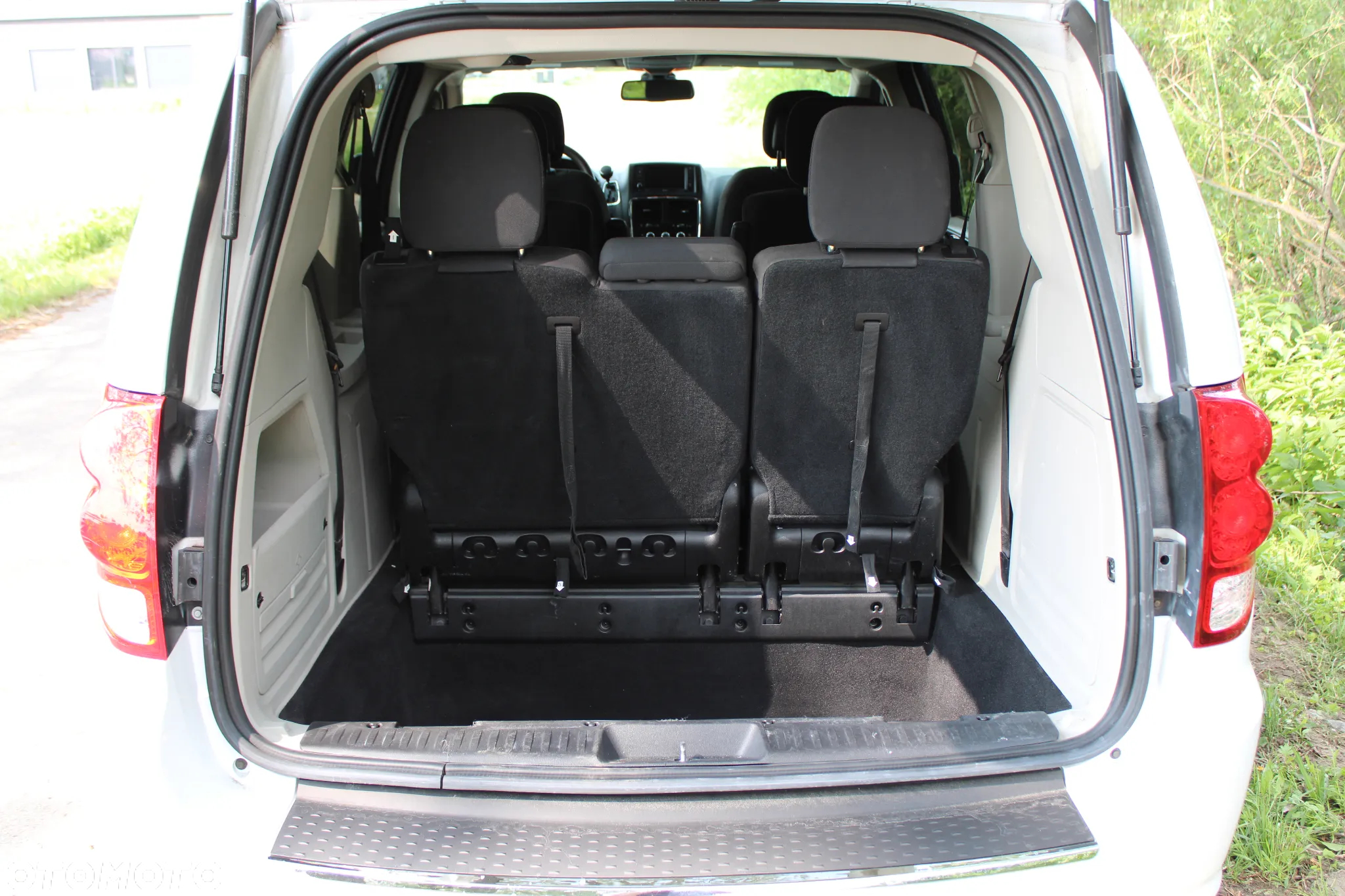 Dodge Grand Caravan - 16