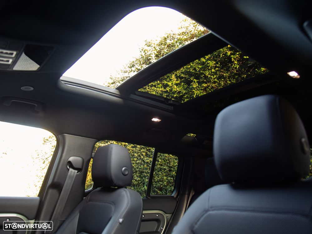 Land Rover Defender 2.0 P300e 110 AWD X-Dynamic SE - 40