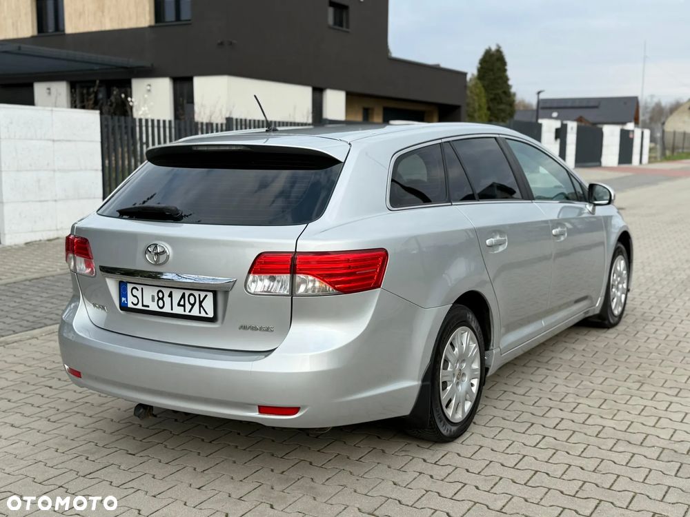 Toyota Avensis 1.8 Premium EU5 - 5
