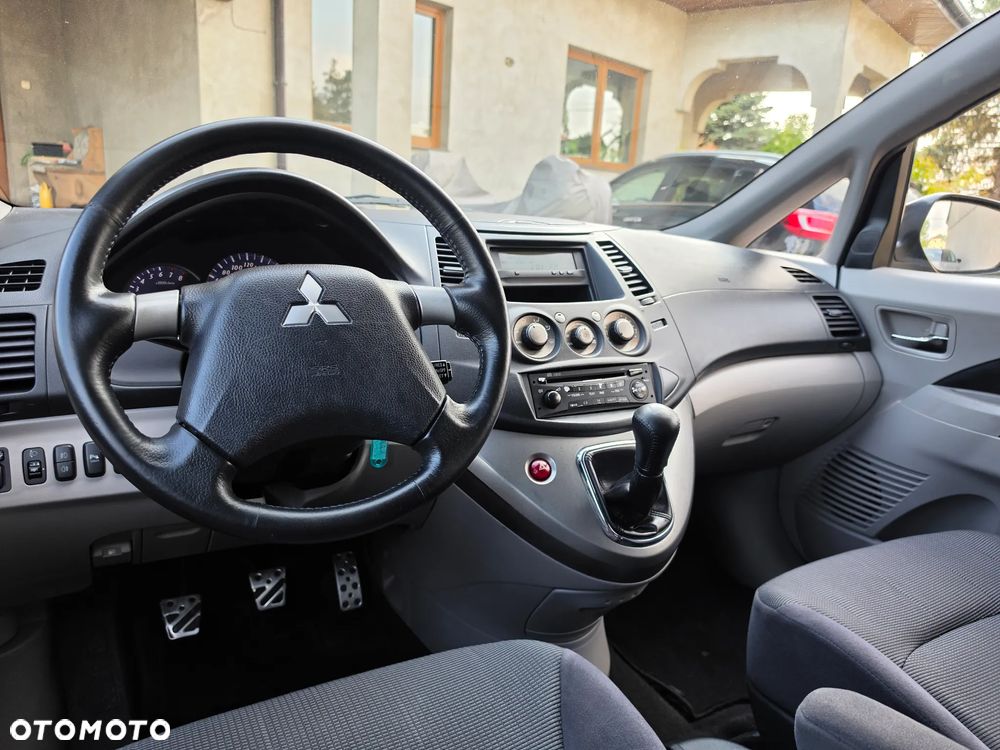 Mitsubishi Grandis - 28