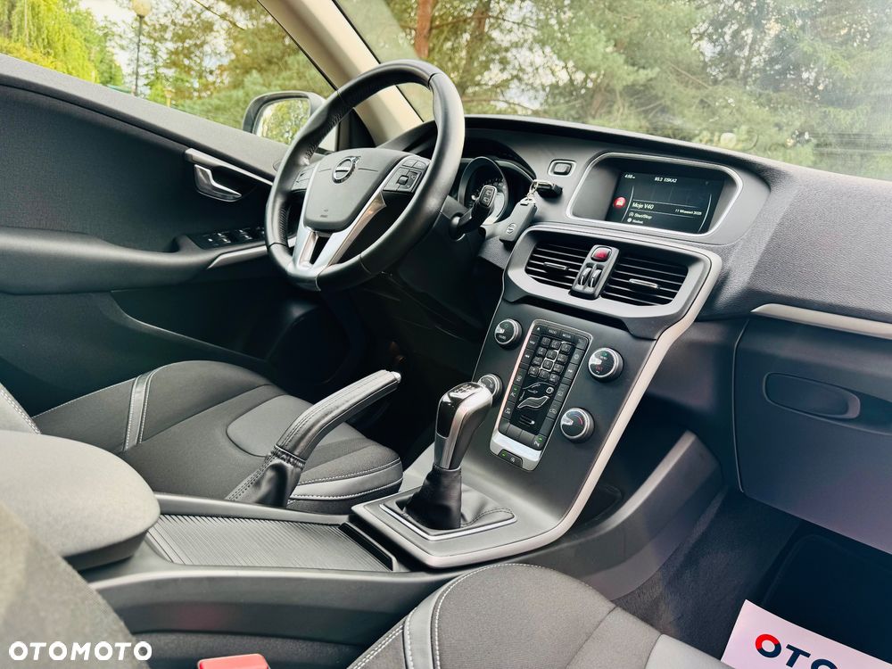 Volvo V40 D4 Drive-E Momentum - 27