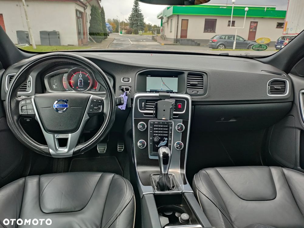 Volvo V60 D3 R-Design - 12