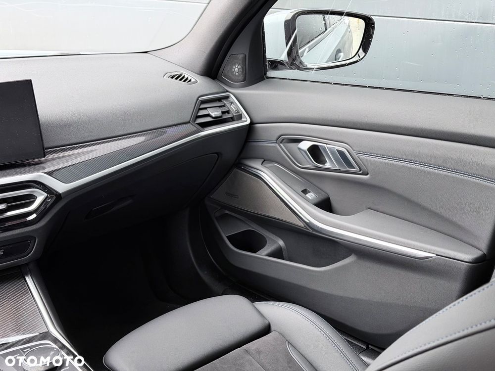 BMW Seria 3 330e PHEV M Sport - 28