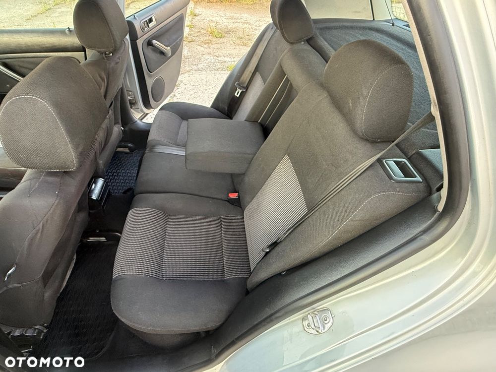 Volkswagen Golf 1.6 Highline - 17