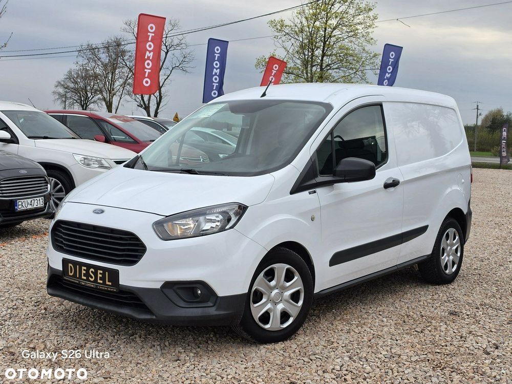 Ford Transit Courier - 19