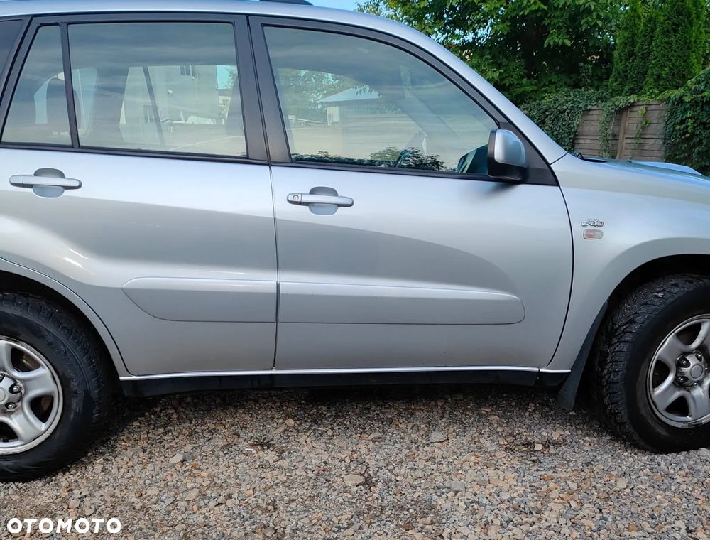 Toyota RAV4 2.0 D-4D 4x4 - 5