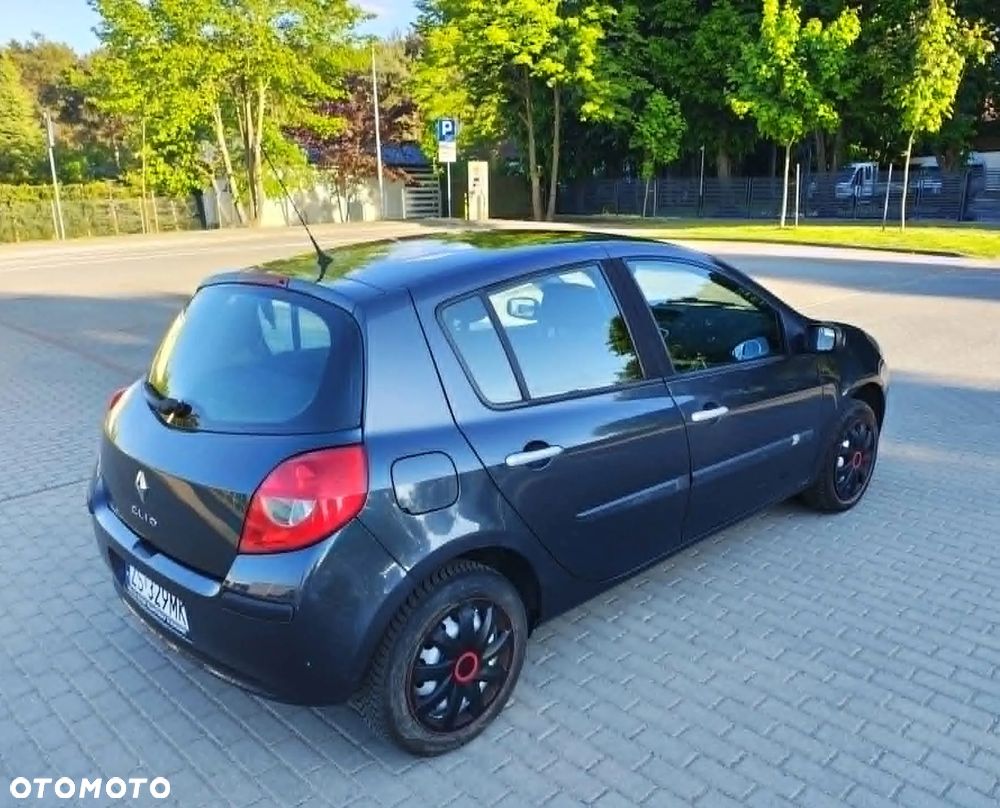 Renault Clio 1.2 16V Confort Authentique - 14