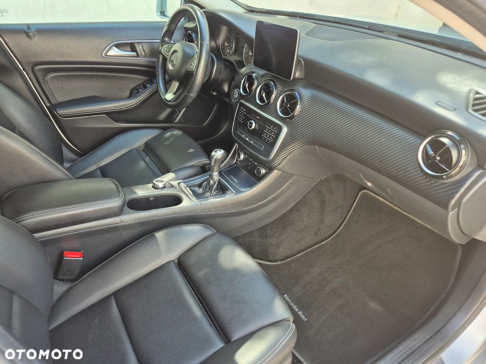 Mercedes-Benz GLA 180 Style - 7