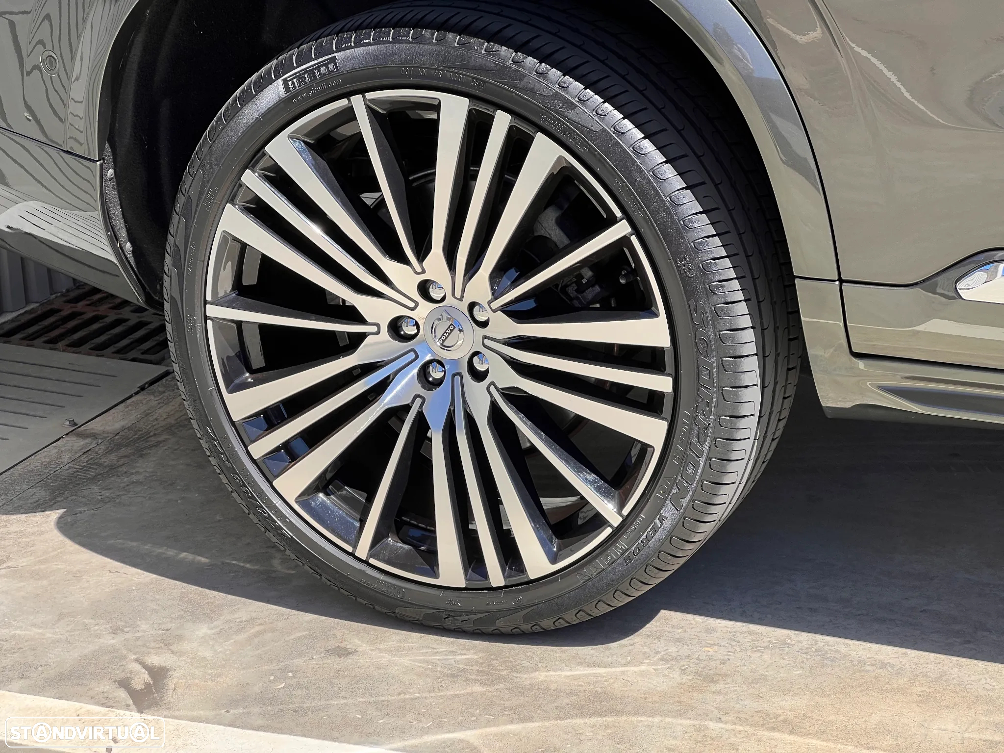 Volvo XC 90 - 9
