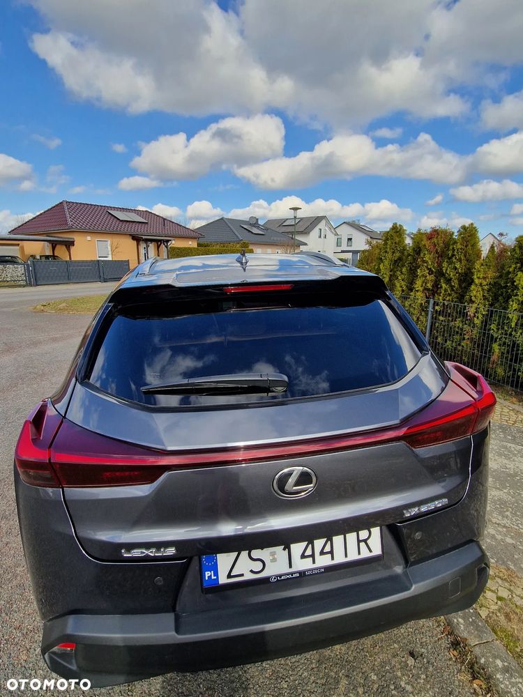 Lexus UX - 4