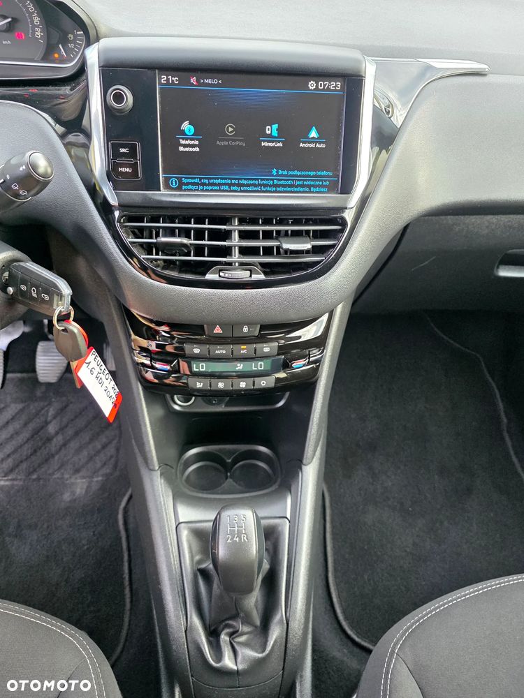 Peugeot 208 - 17