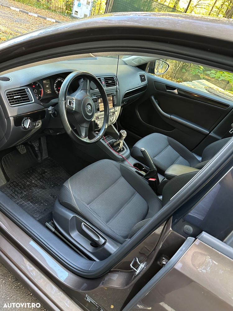Volkswagen Jetta - 7