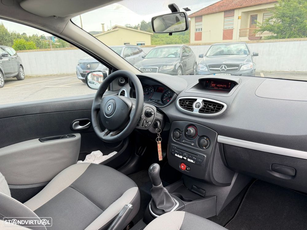 Renault Clio - 11