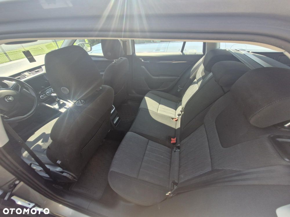 Skoda Octavia 2.0 TDI Style DSG - 8