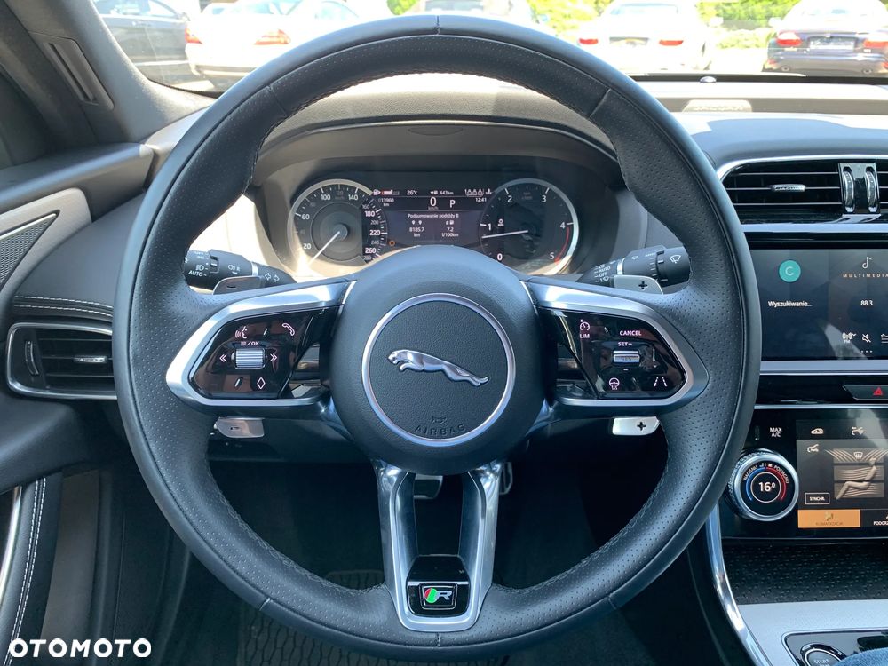 Jaguar XE 2.0 D200 mHEV AWD R-Dynamic SE - 6