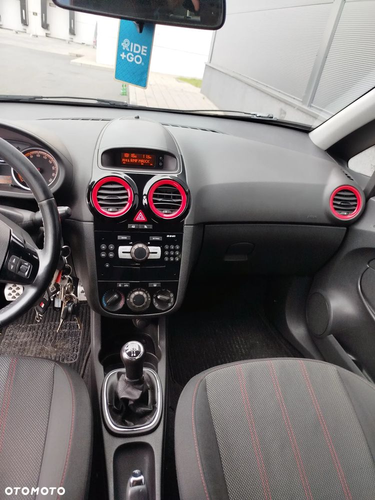 Opel Corsa 1.4 16V Sport - 11
