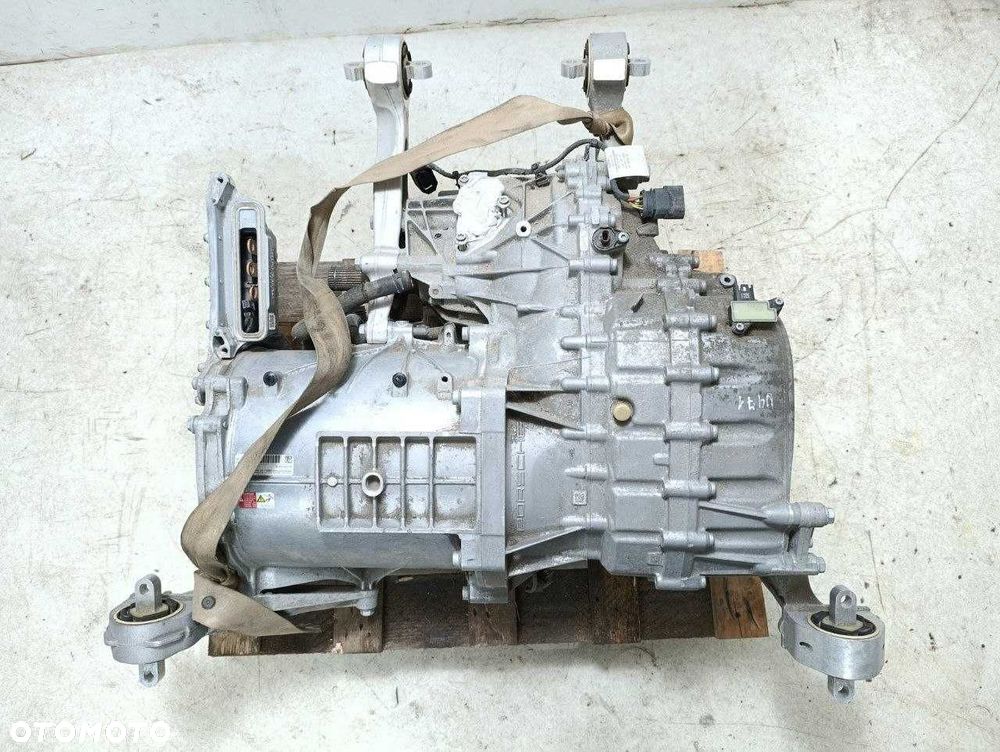 Pełny silnik elektryczny EBE (UYN) z Porsche Taycan Turbo S 2021 roku - 1