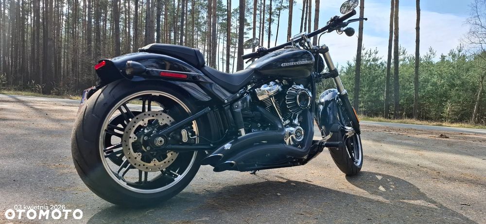Harley-Davidson Softail Breakout - 14