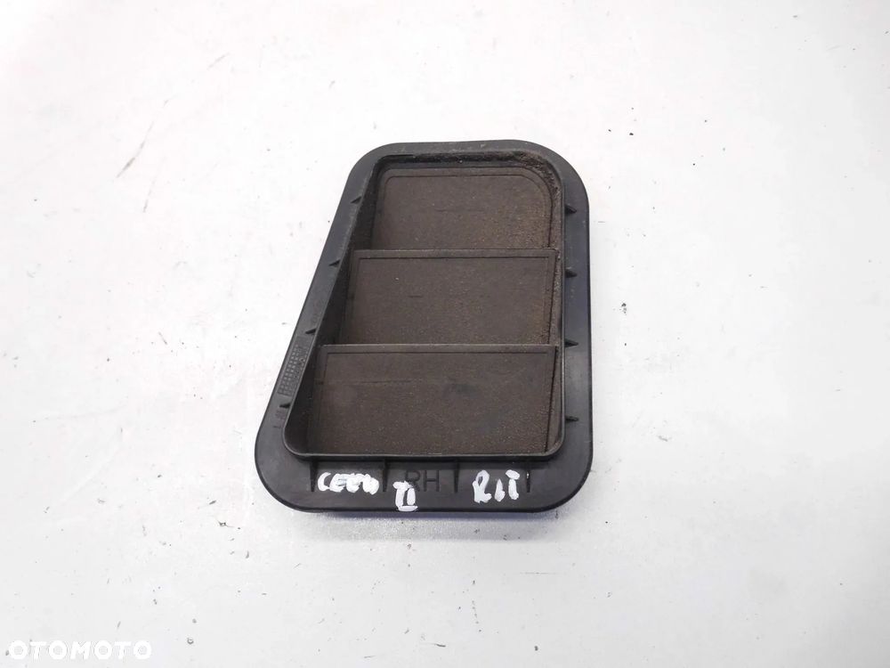 KRATKA WENTYLACYJNA KIA CEED II HYUNDAI I20 II HATCHBACK PRAWA