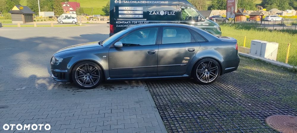 Audi RS4 Limousine - 2