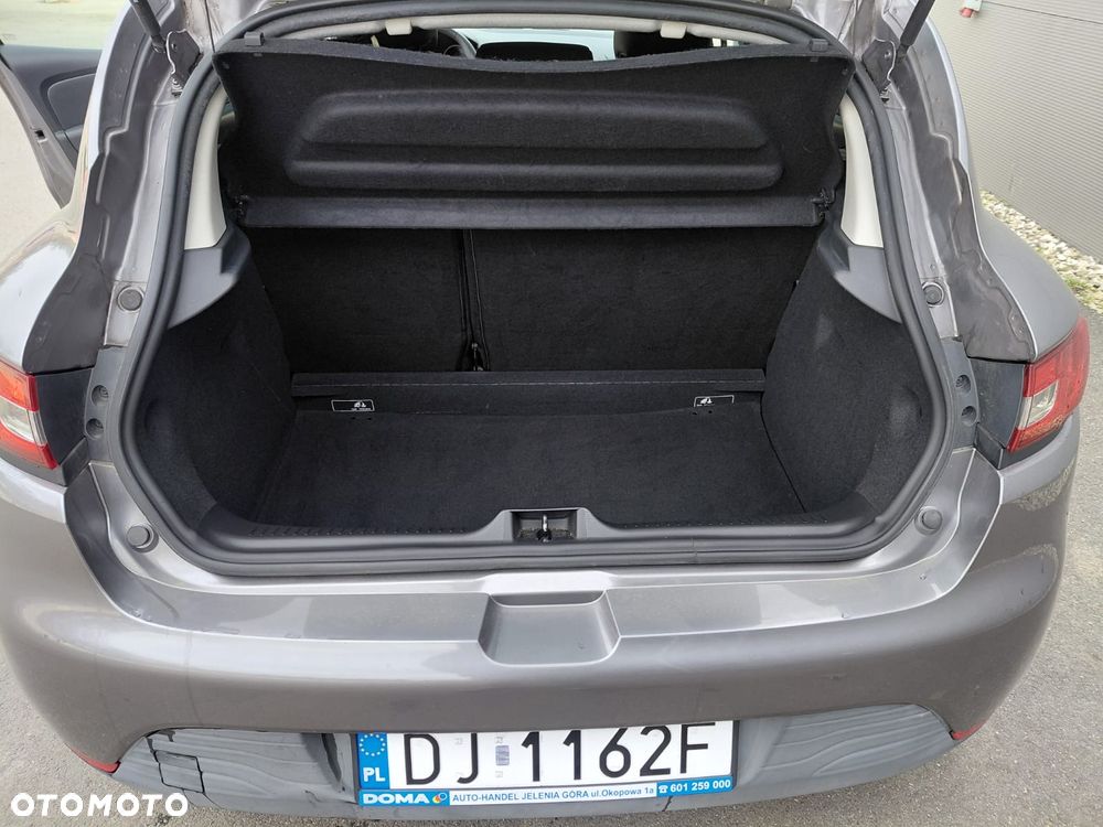 Renault Clio 1.2 16V 75 LIMITED - 11