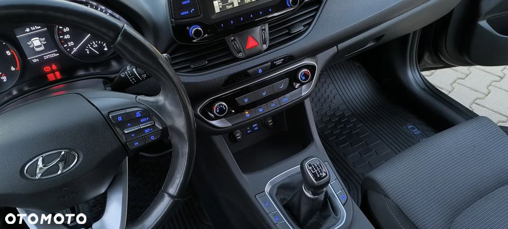 Hyundai i30 blue Kombi 1.6 CRDi Passion - 12