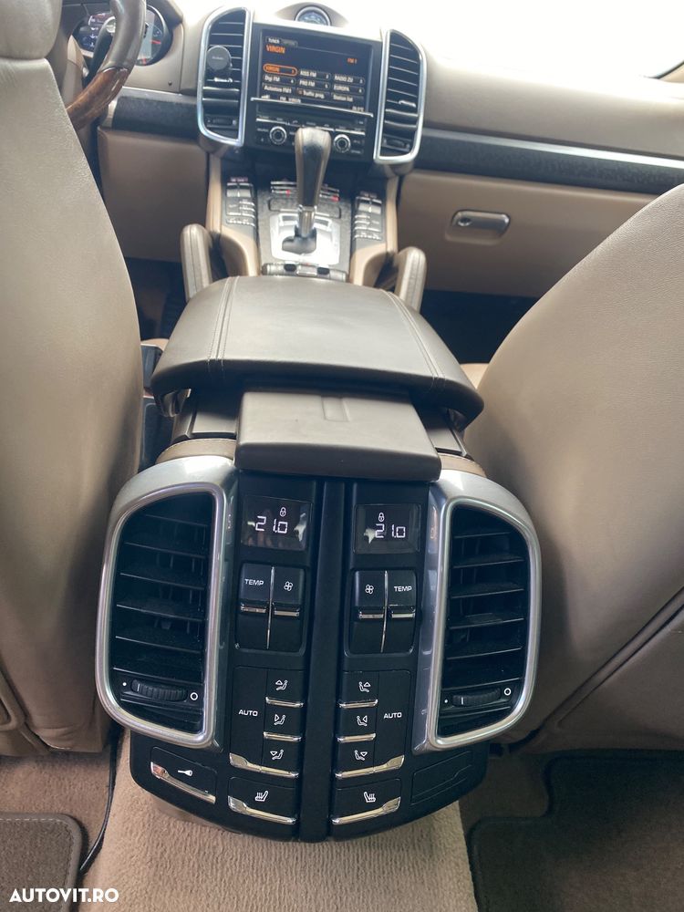 Porsche Cayenne 3.0 L V6 - 16