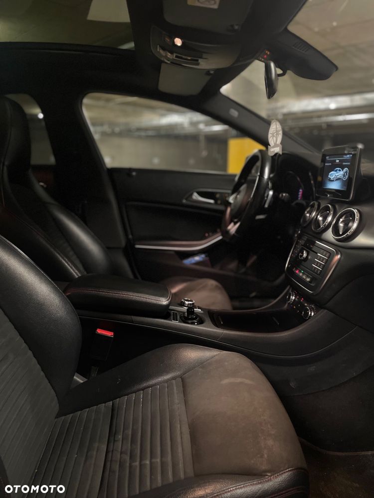 Mercedes-Benz CLA 200 7G-DCT AMG Line - 13